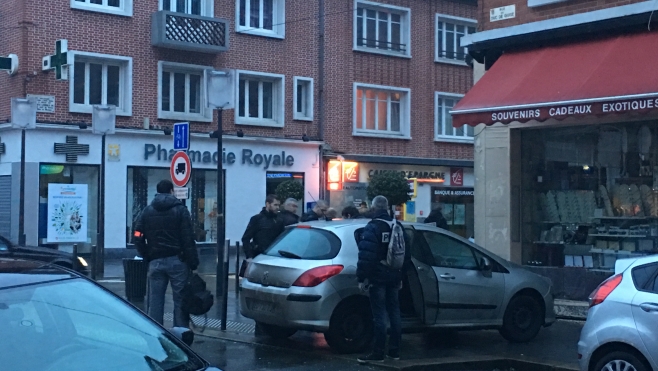 Calais: descente de la Police dans des hôtels soupçonnés d'accueillir des passeurs.