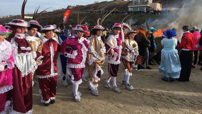 A Equihen Plage, le carnaval se termine sur la plage !