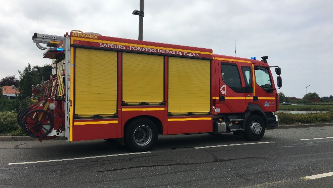 Un véhicule en feu sur l’A16