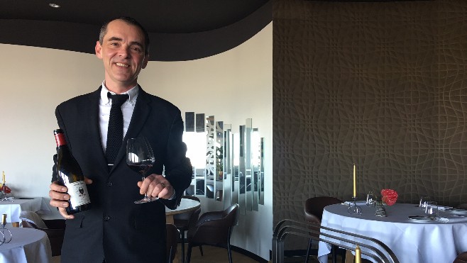 Le sommelier de La Liégeoise à Wimereux élu meilleur sommelier du Nord par Gault et Millau