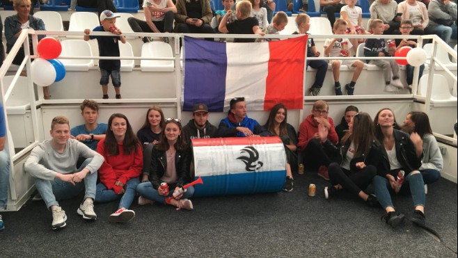 A Ferques, une centaine de supporters suivent la France sur écran géant !