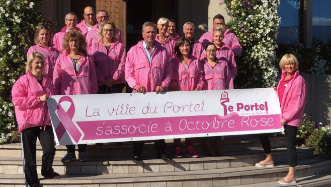 Les femmes porteloises décorent la ville avec des noeuds roses !