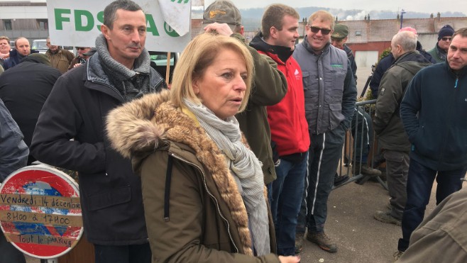 A Desvres : les agriculteurs rencontrent la députée Brigitte Bourguignon.