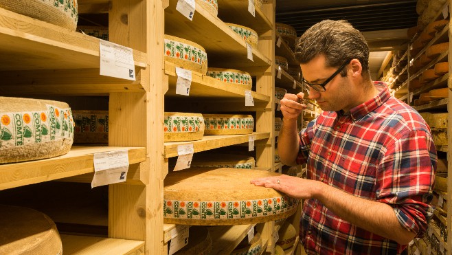 Plus de 350 variétés au choix chez les Fromages Philippe Olivier pour vos plateaux de fêtes