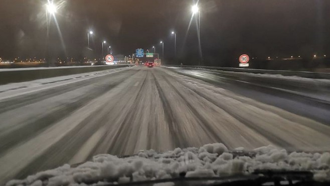 NEIGE : l'A16 fermée à Coquelles dans le sens Calais-Boulogne