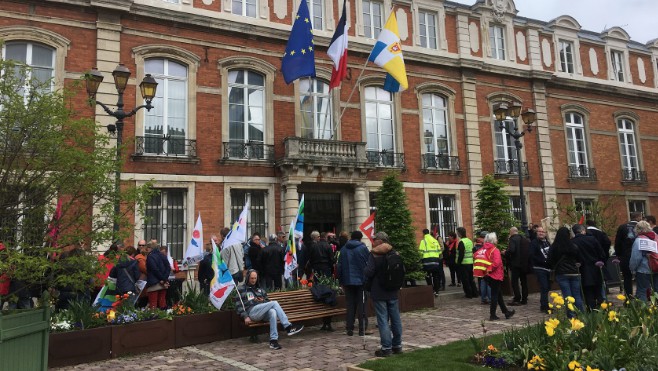 200 manifestants pour la défense des services publics à Boulogne sur mer.