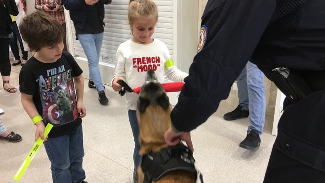 La police et la brigade canine à l'hôpital pour une opération « séduction » !