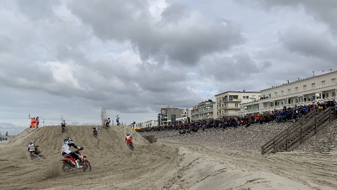 Beach Cross : Maxime Renaux s'impose devant des milliers de spectateurs