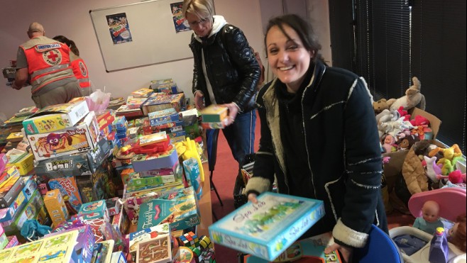 Le bus de Noël de Marinéo apporte des jouets par milliers !