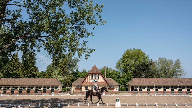 Les propriétaires de chevaux peuvent se rendre dans les centres equestres 