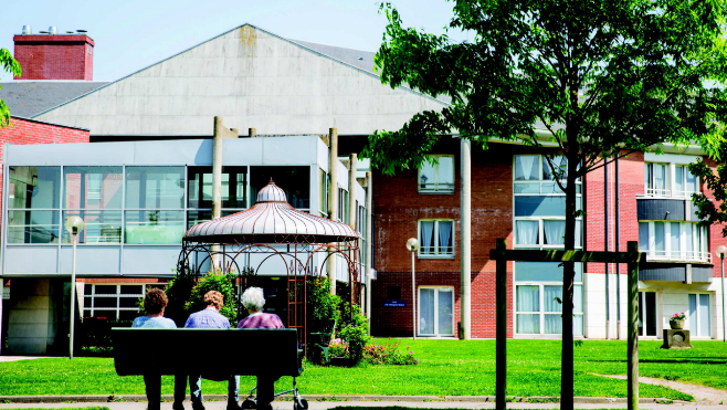 Les EHPAD de l'hôpital de Boulogne recherchent des infirmier(e)s et des aides soignant(e)s 