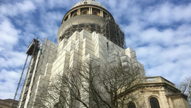 A Boulogne, un échafaudage recouvre presque entièrement la Cathédrale !