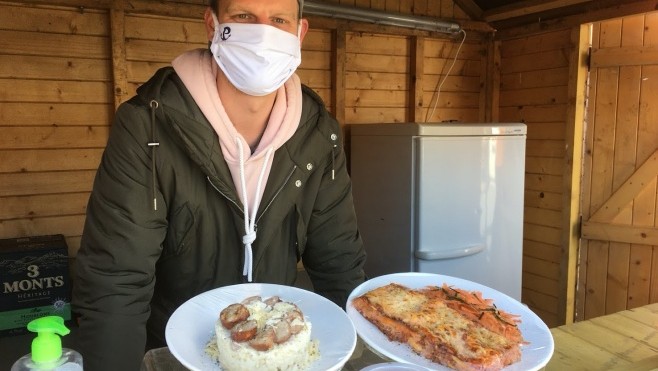 Au Portel, 6 restaurateurs occupent des chalets les vendredis et samedis sur la place de l'Eglise