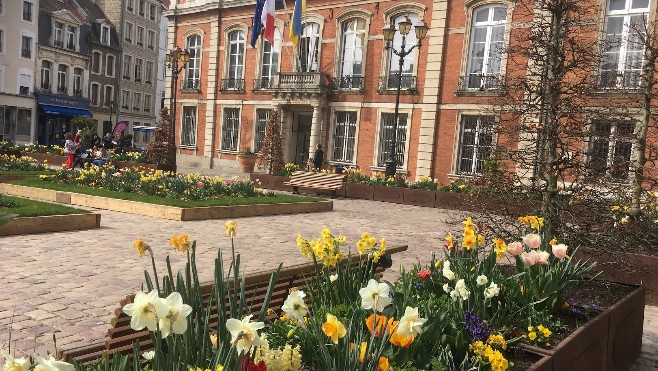 A Boulogne sur mer, Marine Le Pen est devant Emmanuel Macron.