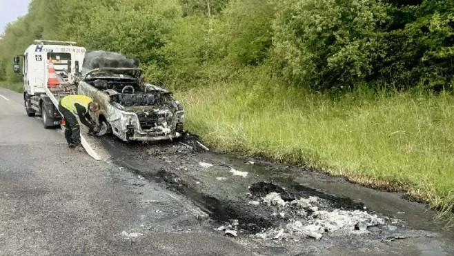 Boulonnais : une voiture prend feu sur l'A16