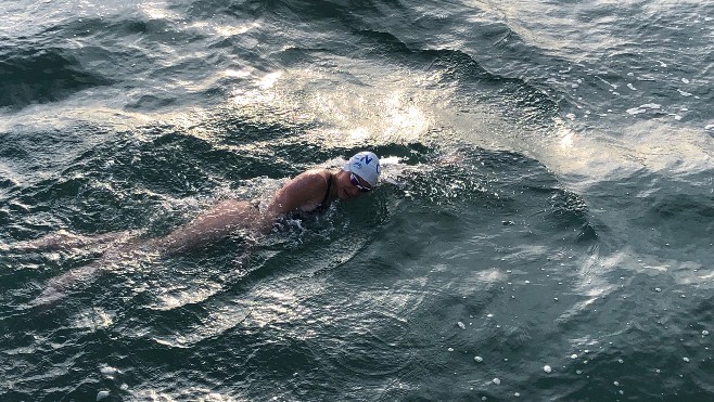 Marion Joffle bat le record de France féminin de la traversée de la Manche à la nage