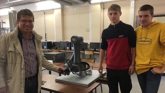 A Saint-Martin-Boulogne, le Lycée Saint Joseph dispose d'un COBOT, robot collaboratif 