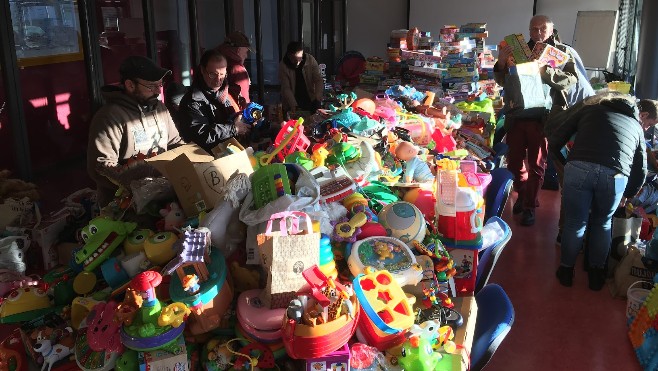 Le bus de Noël de Marinéo a encore battu des records pour la collecte de jouets... 