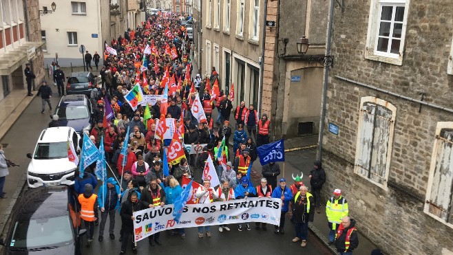 A Boulogne sur mer, les manifestants chantent « A l'Elysée c'est la panique ! »