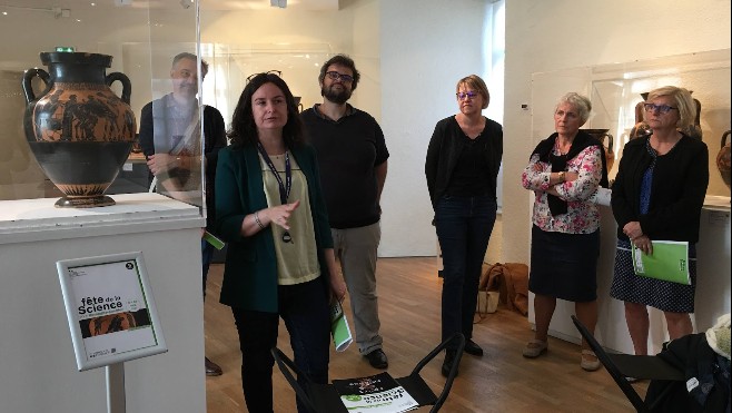 Visite insolite à Boulogne-sur-mer : découvrez les collections du château-musée avec des électrodes branchées sur votre tête !