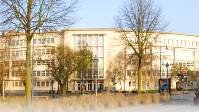 Attaque au couteau dans un lycée à Arras, un professeur tué et deux blessés en urgence absolue