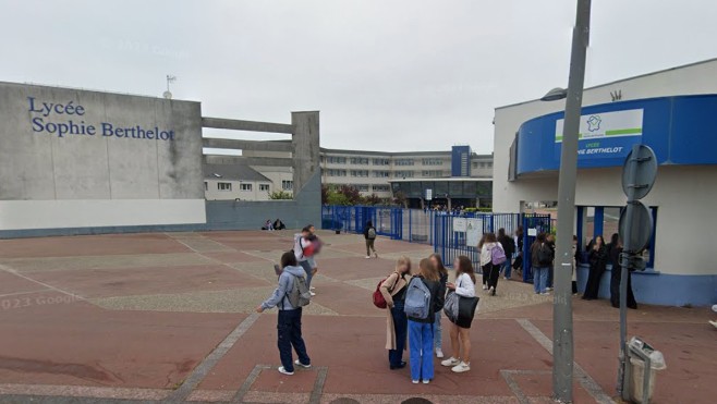 Attaque à Arras: les cours ne commenceront qu'à 10h, ce lundi, dans les collèges et les lycées