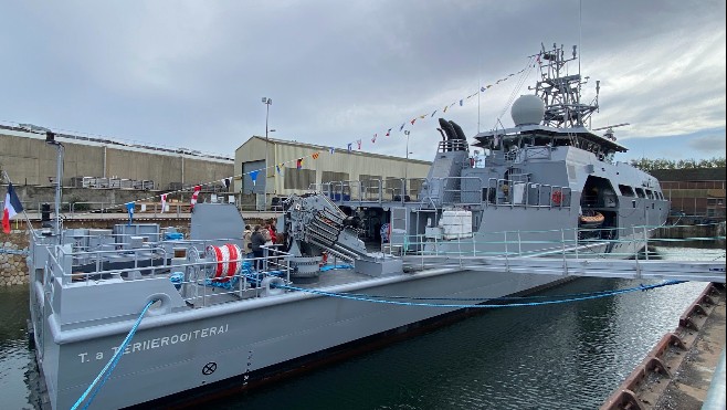 Les chantiers navals de la Socarénam et la Marine Nationale ont baptisé  un patrouilleur dernier cri à Calais. 