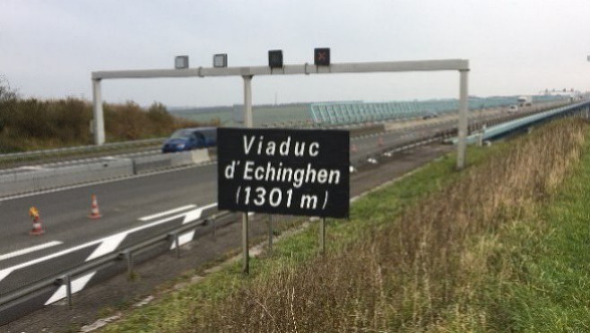 Tempête Ciaran: les poids-lourds, motos et caravanes ne peuvent plus emprunter les viaducs de l'A16