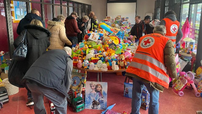 A Boulogne sur mer, des milliers de jouets collectés lors de l'opération du Bus de Noël de Marinéo !