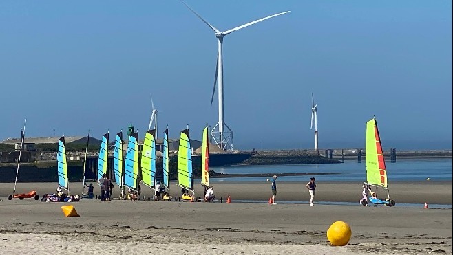 Les Escapades : A Boulogne sur mer, testez le char à voile sur la plage ! 