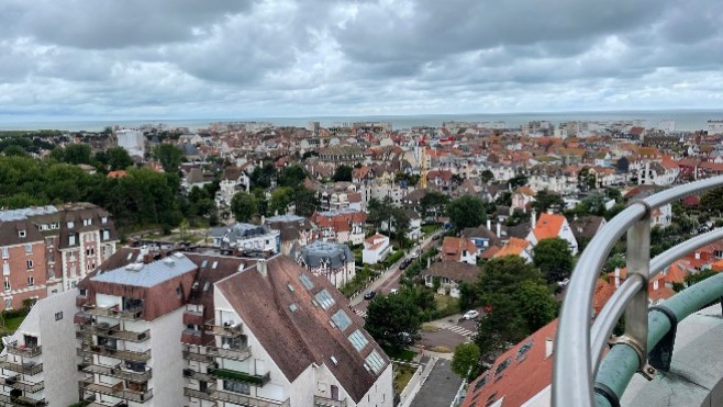 Escapades: découvrez une vue exceptionnelle de la Baie de Canche en haut du phare du Touquet