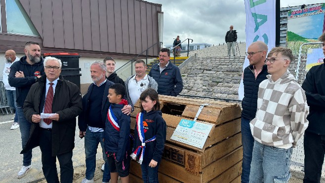 Des bacs à marée installés sur la plage de Calais 