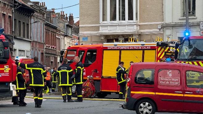 Calais : 4 personnes sauvées de leur appartement en feu par les pompiers en fin de nuit