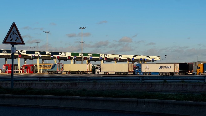 Circulation perturbée sur la rocade de Calais à cause d'un piquet de grève au port