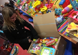 Marinéo a redistribué des centaines de jouets récoltés dans son bus de Noël.