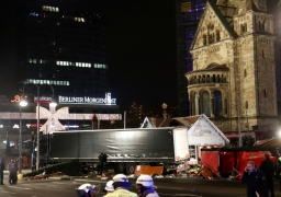 Un camion fonce sur le marché de Noël de Berlin: au moins 12 morts et 50 blessés