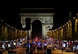 Attentat sur les Champs Elysées : un policier tué, l'assaillant abattu 