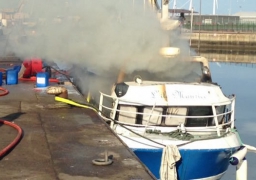 Boulogne-sur-mer : Un chalutier s'embrase dans le port