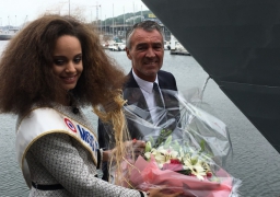 A Boulogne sur mer, Miss France 2017 Alicia Aylies est venue en marraine sur un patrouilleur de la Socarénam !