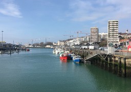 Boulogne sur mer, premier port de pêche avec 32 000 tonnes débarquées.