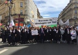 60 avocats du barreau de Boulogne sur mer défilent à Paris !