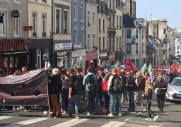 400 personnes dont une centaine de lycéens ont défilé à Boulogne sur mer !