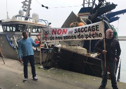 Une centaine de marins-pêcheurs ont manifesté à Boulogne samedi matin