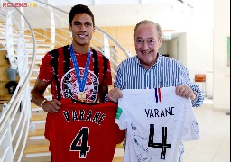 Raphaël Varane en visite au RC Lens ce matin ! 