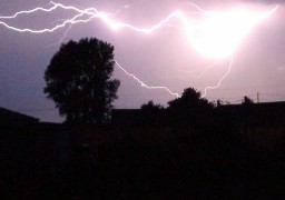 Orages : 2 maisons en feu dans le Nord, Les Misérables annulé à Montreuil