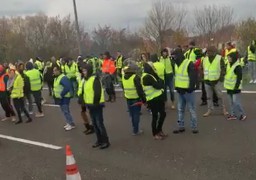 Délogés par les forces de l'ordre ce midi à Boulogne et Calais, ils continuent plus loin.