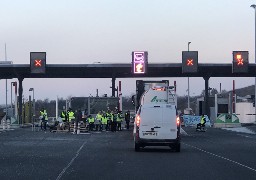 5ème journée des gilets jaunes : barrages filtrants en cours