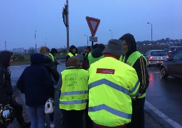 Les gilets jaunes ne décolèrent pas.