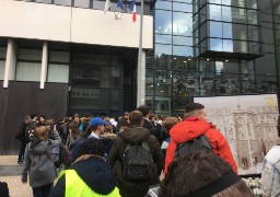 250 lycéens boulonnais sont descendus dans les rues mardi matin.