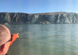 5 personnes et 2 chiens isolés par la marée au pied du Blanc Nez ont été sauvés !